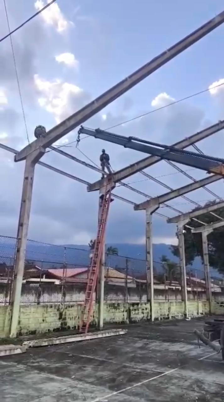 Galpão pré-moldado 1.200 m² · vão livre 20 m
